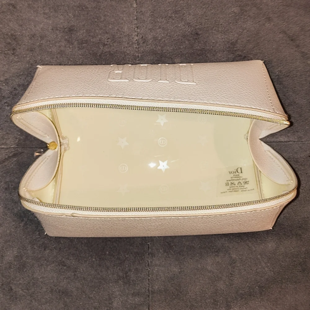 NEW DIOR WHITE LEATHER EMBOSSED SUNGLASSES / COSMETICS ZIPPERED CASE WITH CHARM - Picture 11 of 12
